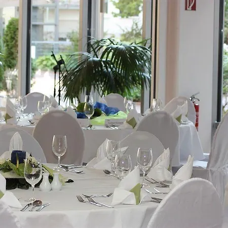 Commundo Tagungshotel 3* Лейпциг